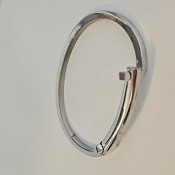 Speidel Silvertone Modern Design Hook Bangle Bracelet - Picture 1 of 8
